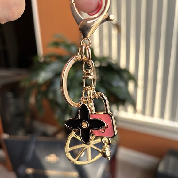 New GOLD WHEEL Bag Charm Pink ☸ - Picture 1 of 8